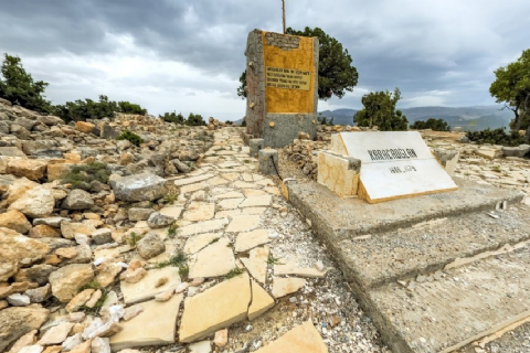 Karacaoğlan tepesi ve Mezarlığı